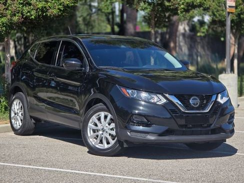 Used 2021 Nissan Rogue Sport S image 4