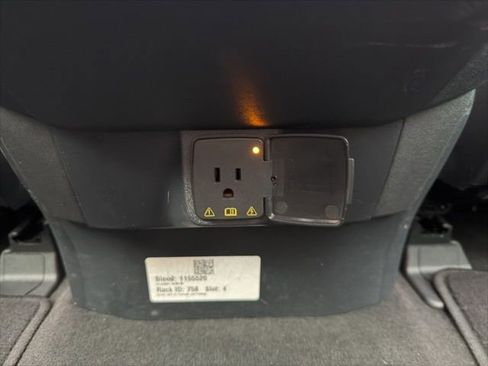 Used 2025 Ford Expedition Active image 22