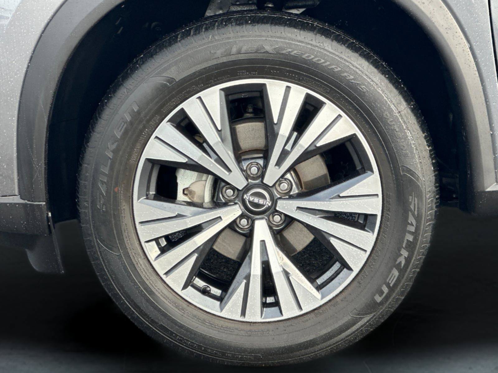 Used 2022 Nissan Rogue SV FWD image 25