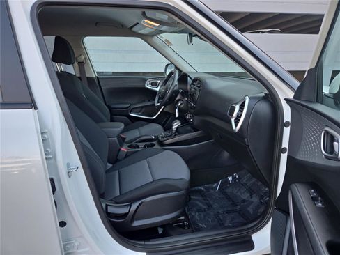 Certified 2023 Kia Soul LX w/ LX Technology Package image 28