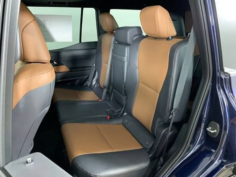 Used 2024 Lexus GX 550 w/ Cold Area Package AWD/4WD image 34