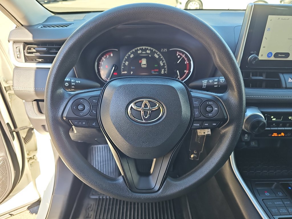 Used 2024 Toyota RAV4 LE AWD/4WD image 17