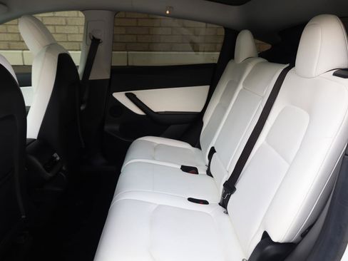 Used 2021 Tesla Model Y Long Range AWD/4WD image 21