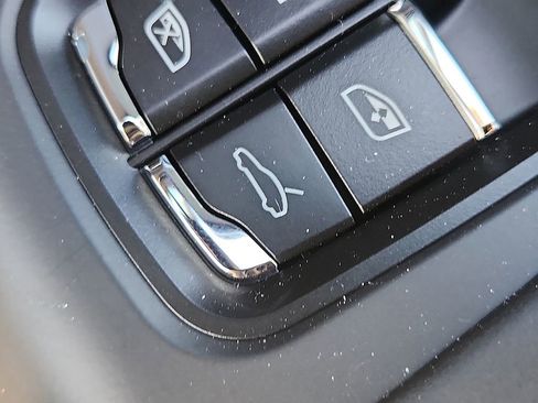 New 2026 Porsche Macan Turbo image 21