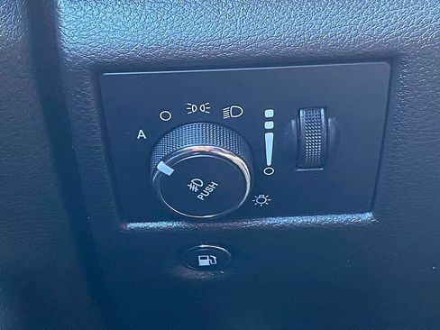 Used 2021 Jeep Grand Cherokee Laredo AWD/4WD image 54