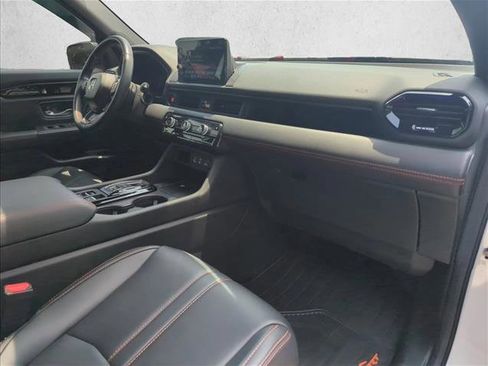 Used 2024 Honda Pilot TrailSport image 29
