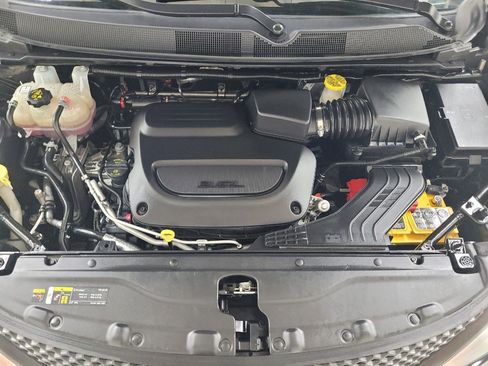 Used 2023 Chrysler Voyager LX FWD image 30
