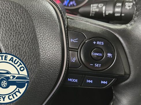 Used 2020 Toyota RAV4 XLE image 12