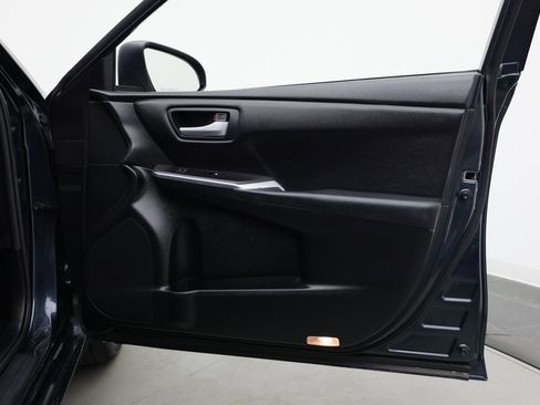 Used 2017 Toyota Camry SE FWD image 30