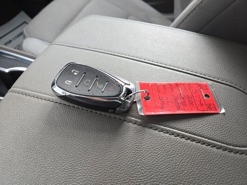 Used 2020 Chevrolet Traverse LT w/ Driver Confidence II Package image 30