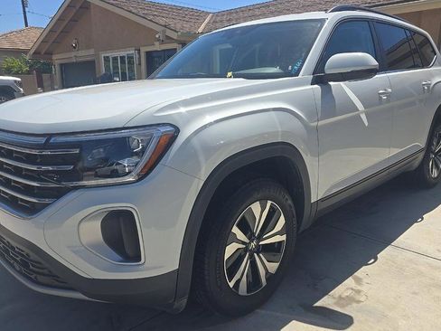 Used 2024 Volkswagen Atlas SE AWD/4WD image 11