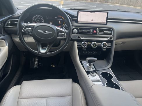 Used 2022 Genesis G70 2.0T image 10