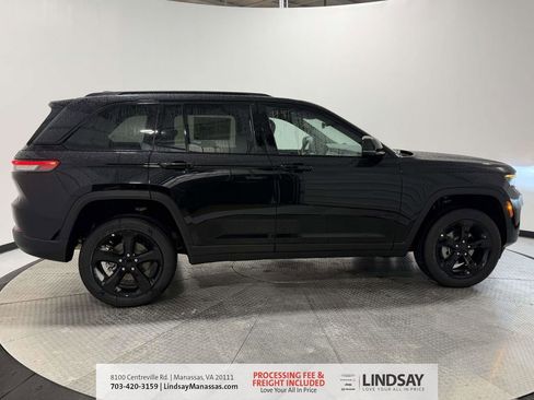 New 2025 Jeep Grand Cherokee Altitude AWD/4WD image 8