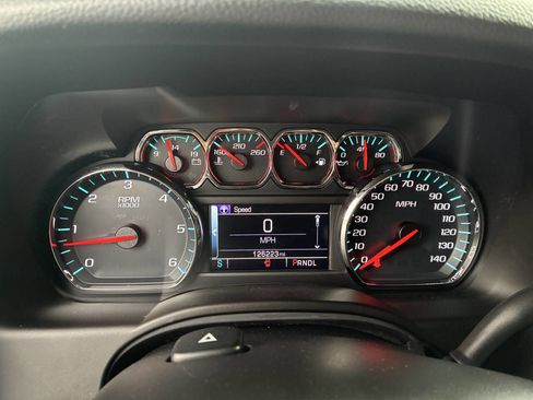 Used 2017 GMC Yukon SLE w/ SLE Value Package AWD/4WD image 4