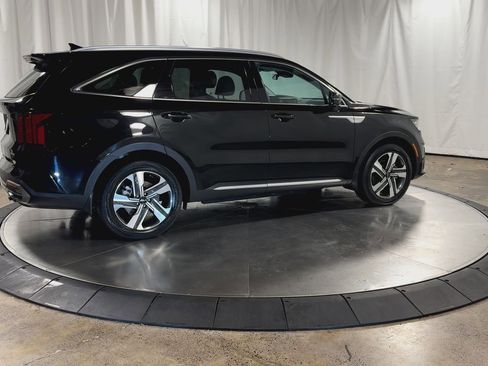 Used 2023 Kia Sorento SX Prestige image 2