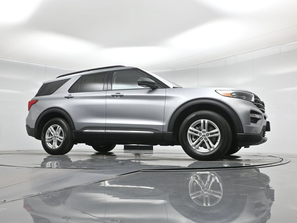 Used 2024 Ford Explorer XLT w/ Equipment Group 202A AWD/4WD image 47