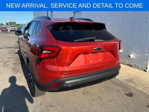 Certified 2024 Chevrolet Trax RS w/ Sunroof Package FWD image 12