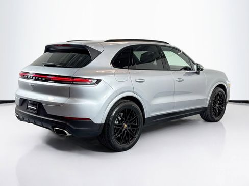 Used 2025 Porsche Cayenne image 9