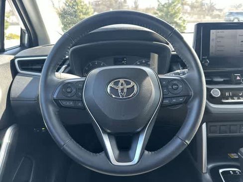 Used 2023 Toyota Corolla Cross LE w/ Moonroof Package image 8