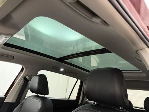 Used 2020 Volkswagen Tiguan SE w/ Panoramic Sunroof Package AWD/4WD image 9