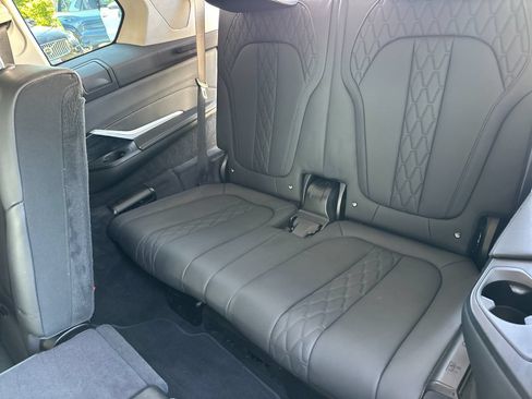Used 2025 BMW X7 xDrive40i w/ Premium Package AWD/4WD image 16
