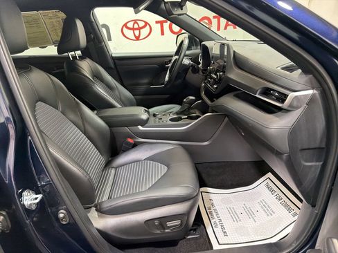 Used 2025 Toyota Highlander XSE AWD/4WD image 11