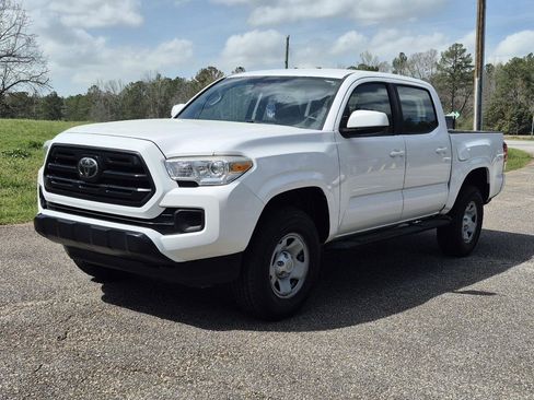 Used 2018 Toyota Tacoma SR w/ SR Convenience Package RWD image 12