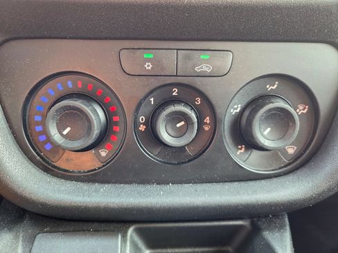 Used 2022 RAM ProMaster City Tradesman FWD image 17