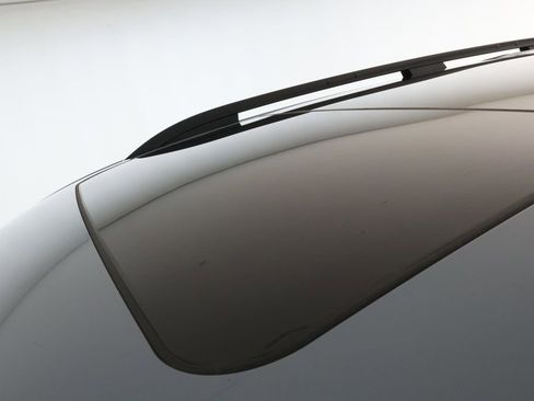 Used 2025 Honda Pilot TrailSport image 8