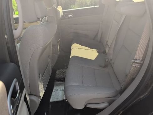 Used 2021 Jeep Grand Cherokee Laredo AWD/4WD image 24