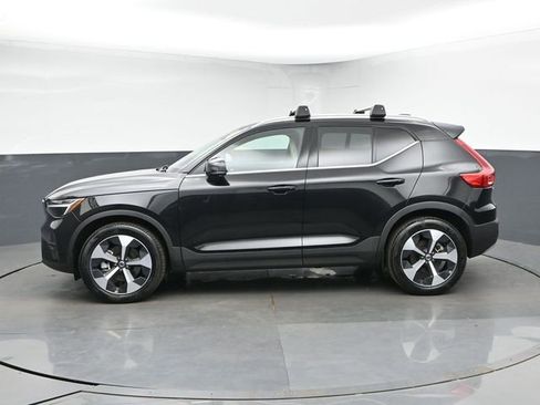 Used 2025 Volvo XC40 B5 Plus AWD/4WD image 6