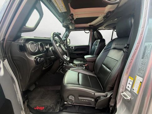 Used 2019 Jeep Wrangler Unlimited Sahara AWD/4WD image 11