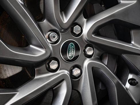 Used 2023 Land Rover Discovery S R-Dynamic image 8