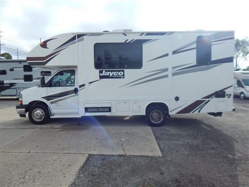 Used 2020 Chevrolet Express 4500 w/ RV Package image 6