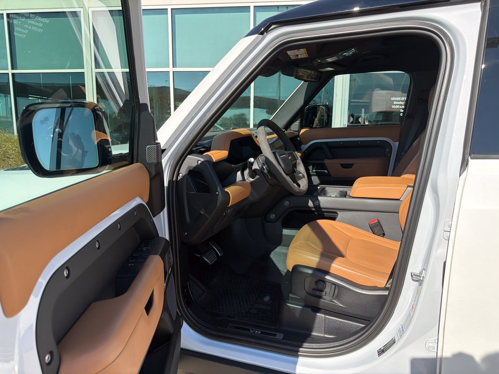 Used 2023 Land Rover Defender 110 V8 AWD/4WD image 9