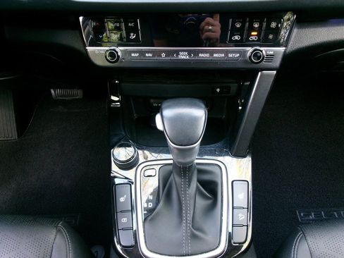 Used 2024 Kia Seltos EX image 32