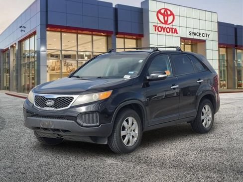 Used 2011 Kia Sorento 2WD image 2