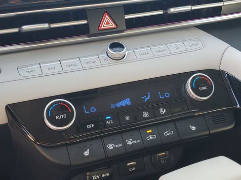 Used 2023 Hyundai Elantra Limited image 28