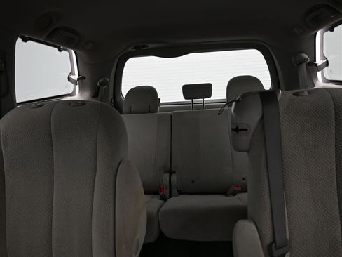 Used 2012 Toyota Sienna LE image 11