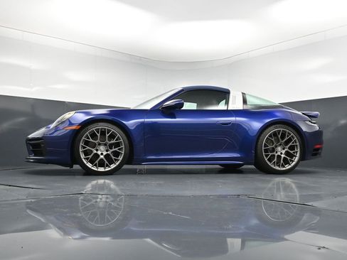 Certified 2024 Porsche 911 Targa 4S w/ Premium Package AWD/4WD image 18
