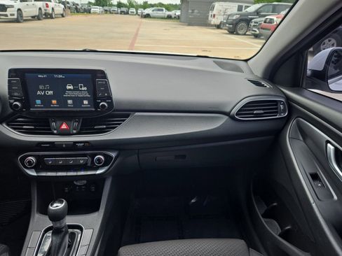 Used 2018 Hyundai Elantra GT FWD image 20