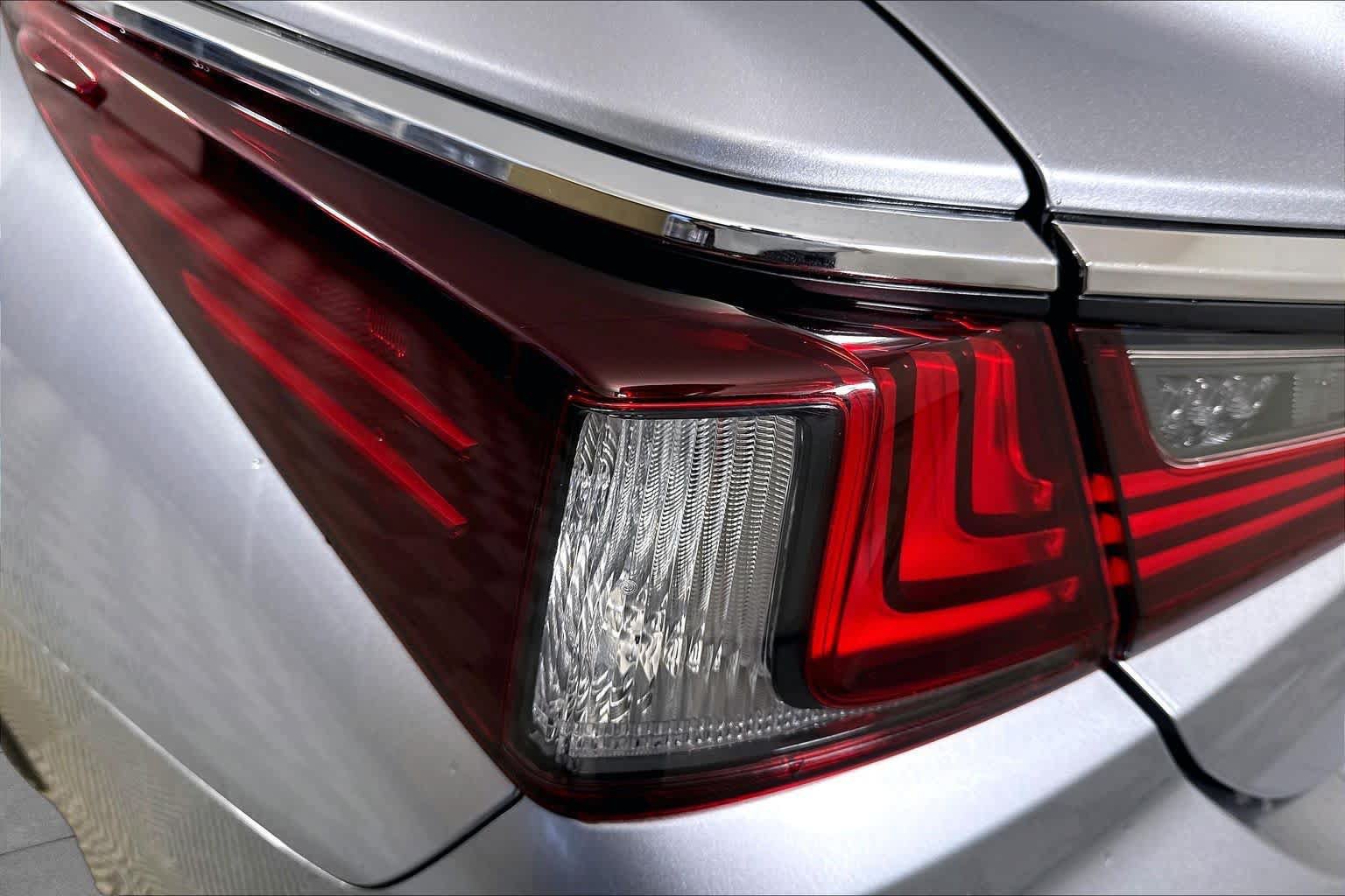 Used 2025 Lexus ES 350 w/ Premium Package FWD image 25