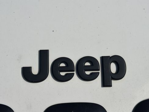 Used 2016 Jeep Cherokee High Altitude FWD image 15