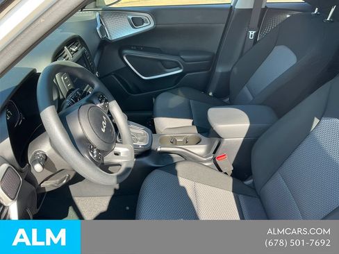 Used 2025 Kia Soul LX w/ LX Technology Package FWD image 13
