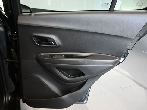Used 2020 Chevrolet Trax LT w/ LT Convenience Package image 33