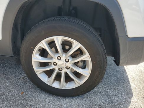 Used 2020 Jeep Cherokee Latitude image 8