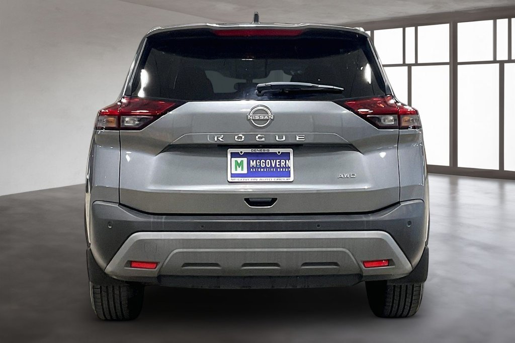 Used 2023 Nissan Rogue S AWD/4WD image 6
