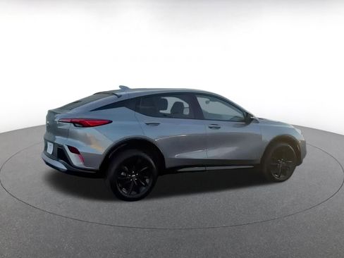 Used 2025 Buick Envista Sport Touring image 2