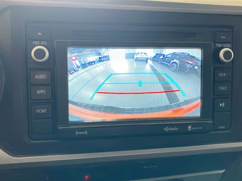 Used 2018 Toyota Tacoma SR5 AWD/4WD image 10