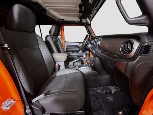 Used 2018 Jeep Wrangler Unlimited Sport S image 29